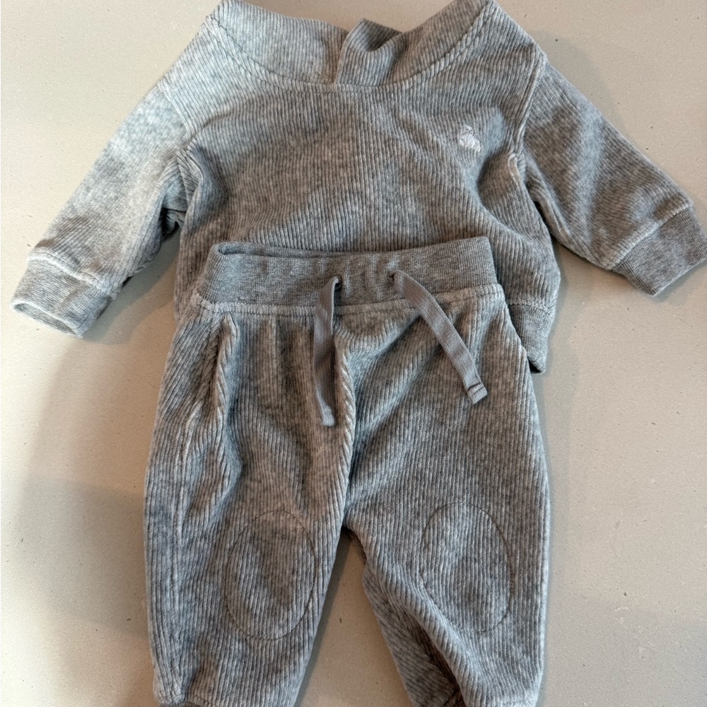 GAP Gray Ribbed Sweatshirt and Jogger Set
